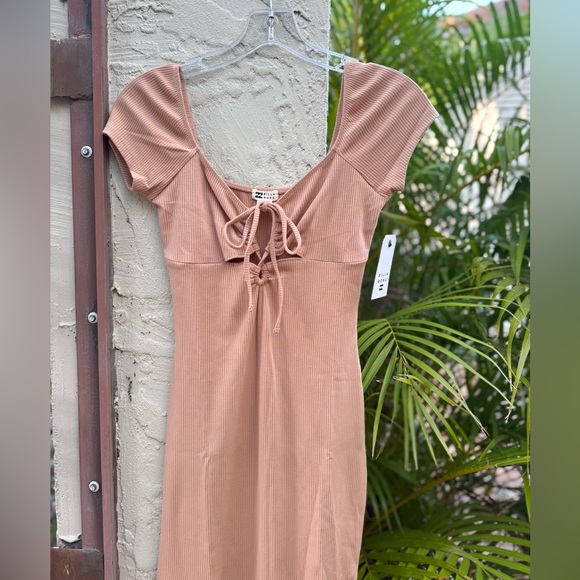๐บ๐บ BILLABONG ๐บ๐บ NEW MOOD MIDI DRESS - TRUFFLE - Picture 2 of 13